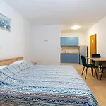 By The Sea Mandre, Pag - 3084 Apartment Kolan