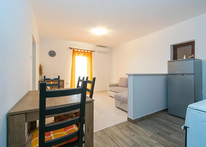 Appartement By The Sea Mandre, Pag - 3084 Kolan