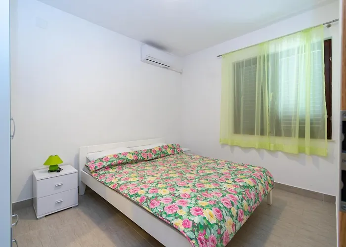 By The Sea Mandre, Pag - 3084 * Kolan