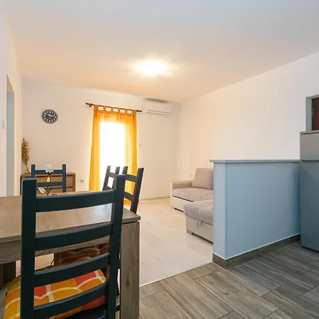 Apartment By The Sea Mandre, Pag - 3084 Kolan