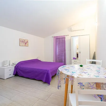 By The Sea Mandre, Pag - 3084 Apartment Kolan