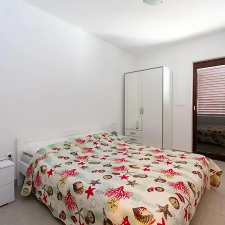 Apartment By The Sea Mandre, Pag - 3084 *