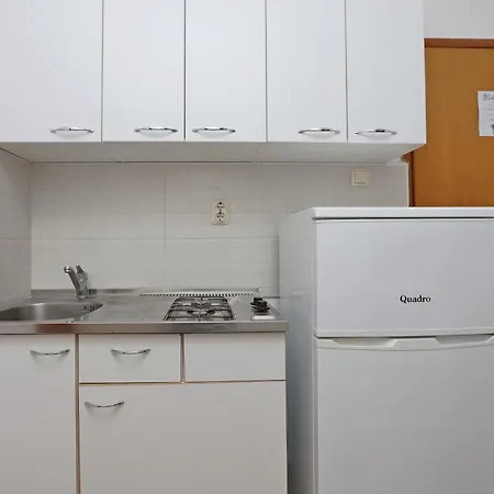 By The Sea Mandre, Pag - 3084 Apartment Kolan