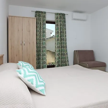 By The Sea Mandre, Pag - 3084 Apartment Kolan