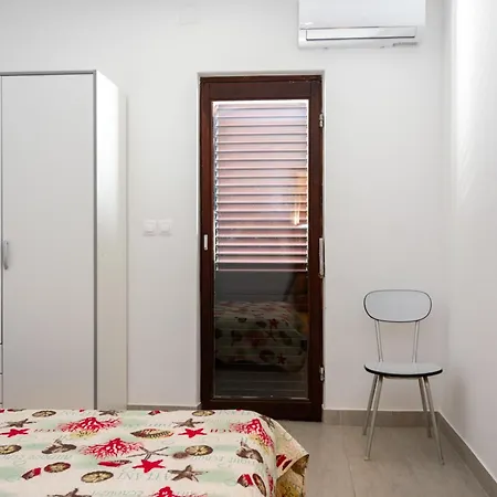 Apartment By The Sea Mandre, Pag - 3084 *