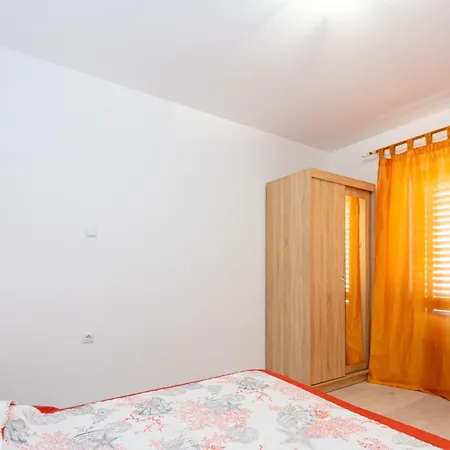 Apartment By The Sea Mandre, Pag - 3084 Kolan