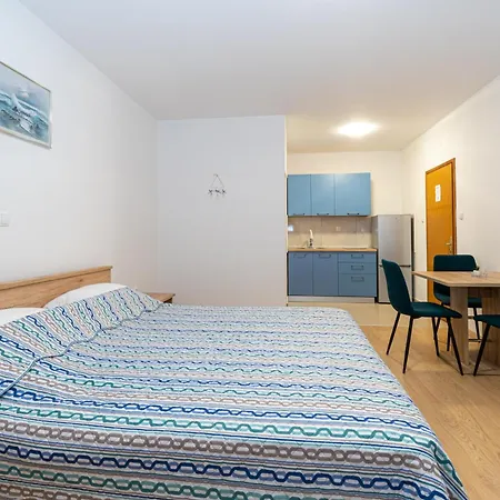 By The Sea Mandre, Pag - 3084 Apartment Kolan