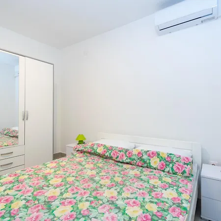 By The Sea Mandre, Pag - 3084 كولان