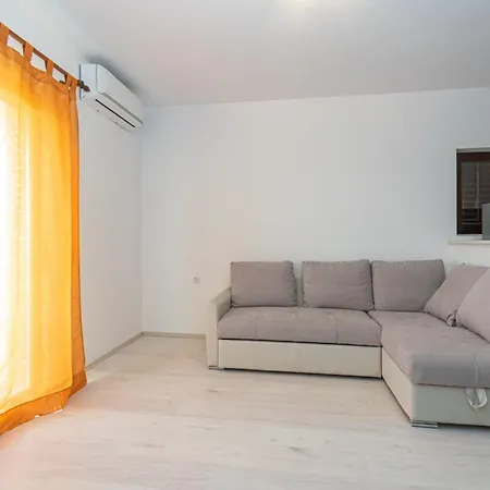 By The Sea Mandre, Pag - 3084 كولان